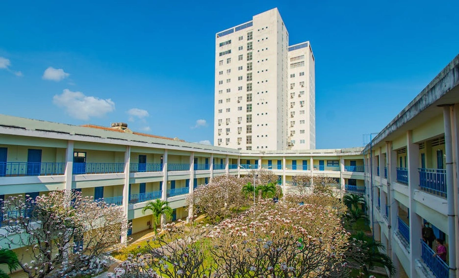 Edificio moderno della sede di Elite Management School a Bologna